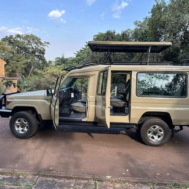 Safari Land Cruiser with Pop-Up Roof